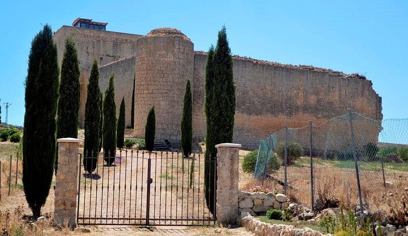 Castillo de Villavelid (s. XV), Spain